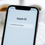 Czy mogę używać iPhone’a podczas ładowania?