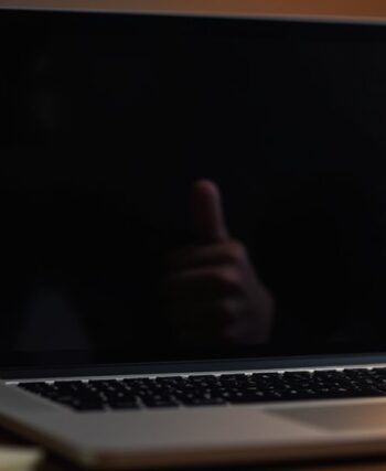 pokrywa MacBooka nie chce się obudzić